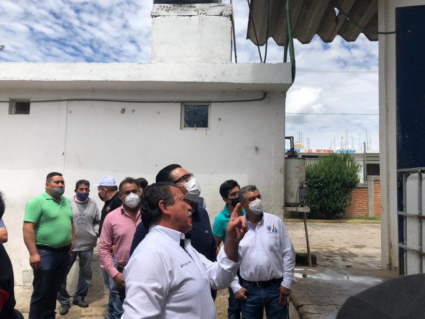 Entrega alcalde Julio Hernández camioneta y techumbre al Rastro Municipal de Apizaco