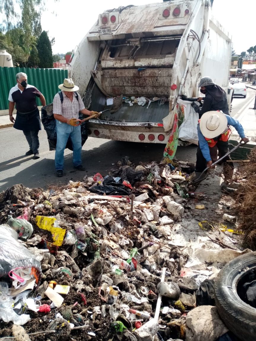 <strong>Extrae Ayuntamiento de Tlaxcala toneladas de basura de registro profundo</strong>